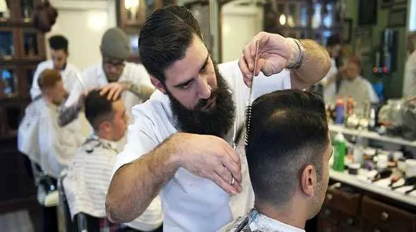 رنگ مو برای مردان پایتخت ممنوع شد! + عکس