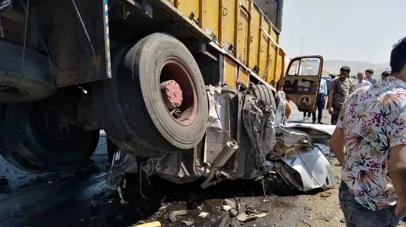 تصادف تریلی با پژو 