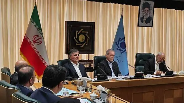 پزشکیان: به بانک مرکزی آمدم تا به شایعات پایان دهم