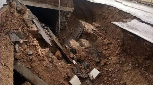 شهروندان از تردد غیرضروری بر روی سیل بندها سطح شهر ایلام خودداری کنند