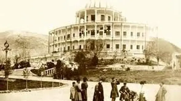 عکسی از ناصرالدین شاه در عمارت دوشان تپه