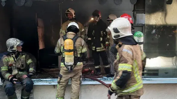 جزئیات شهادت آتش‌نشان مشهدی در حریق کارگاه چوب و مبل + عکس آتش نشان