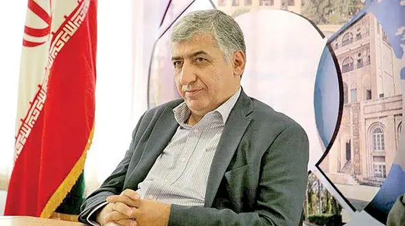 سالانه یک میلیون ایرانی برای خرید به وان می روند / پس مناطق آزاد ما برای چه به وجود آمدند؟