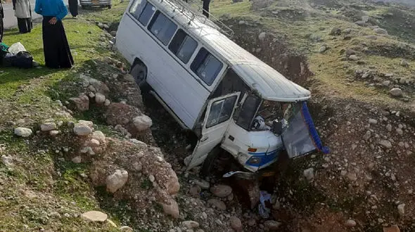 واژگونی خونین مینی بوس در محور لالی- شاه آباد