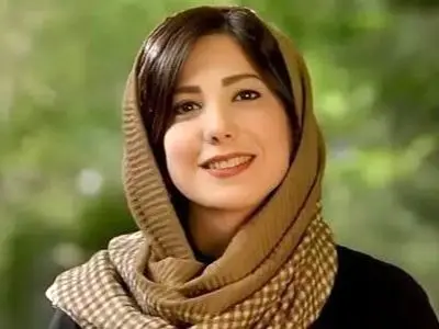 فیلم/ شعر خوانی بسیار احساسی و دلنشین باران نیکراه از محمّد سلمانی: درگیر تو بودم که نمازم به قضا رفت/ در من غزلی درد کشید و سرِ زا رفت