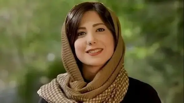 فیلم/ شعر خوانی بسیار احساسی و دلنشین باران نیکراه از محمّد سلمانی: درگیر تو بودم که نمازم به قضا رفت/ در من غزلی درد کشید و سرِ زا رفت