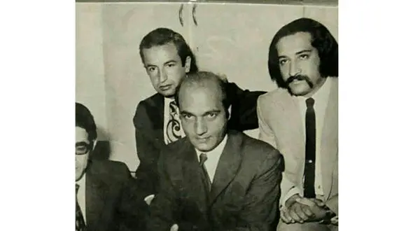 بازیگر معروف سینمای ایران با کراوات در کنار دکتر علی شریعتی