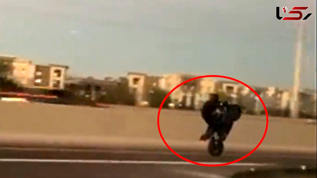 ویدیوی وحشتناک از پایان تلخ موتورسوار 4*4 جوان در بزرگراه