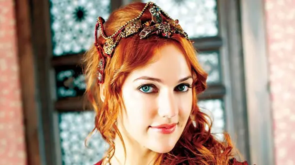 این زن با زیبایی اش از پول ایرانی ها ثروتمند شد ! / از خرم سلطان تا کاخ نشینی مریم اوزرلی !