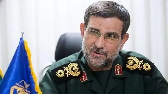 فرمانده نیروی دریایی: از تاسیسات نفتی مرتبط با آمریکا فاصله بگیرید