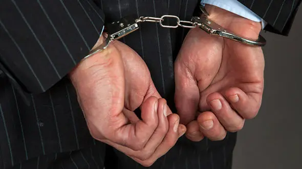 این کارمند بانک با پول مشتریان میلیاردر شد