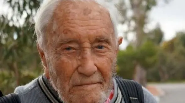 دانشمندی ۱۰۴ ساله ای که درخواست مرگ خودش را داد! + عکس