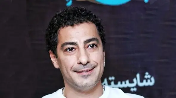 لایه‌ها این روزها از همیشه محبوب‌ترند! نوید محمدزاده هم با تیپ لایه‌لایه دیده شد