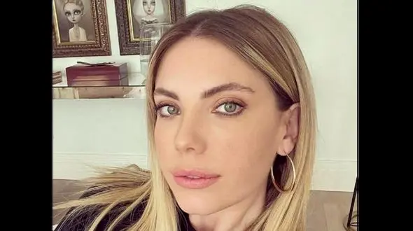 رونمایی ادا اجه ستاره سینمای ترکیه از میوه محبوب تابستانی خود/ ارگانیک و خوش رنگ+عکس