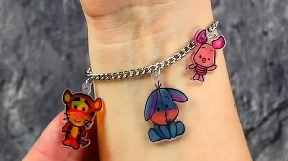 این دستبندها بوی زباله می دهند ! + فیلم