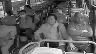 فیلم تصادف اتوبوس برای فرار از له شدن عابران پیاده + فیلم