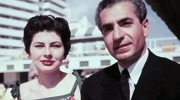عکس سفر در زمان / لباس عروس ۳۰ کیلویی ثریا زن دوم شاه برای ازدواج در یک روز برفی؛ نگاهی مراحل دوخت و پوشیدن عروس خانم 