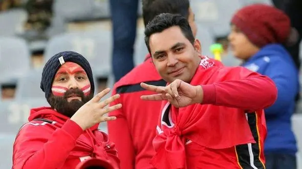 گفت‌و‌گو با جنجالی‌ترین هوادار این هفته فوتبال ایران/ زهرا: گوشم را گرفتم تا شعارها را نشنوم + فیلم و عکس