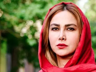 عکس/ نگاهی به دستخط زیبای آناهیتا نعمتی: همراه با عشق زندگی کردن هنر است ... در عشق باشید و بمانید همسفران