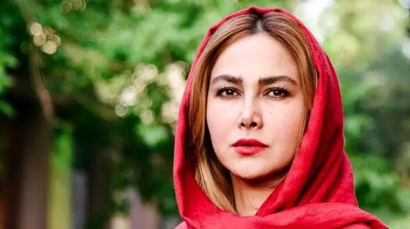 عکس/ نگاهی به دستخط زیبای آناهیتا نعمتی: همراه با عشق زندگی کردن هنر است / در عشق باشید و بمانید همسفران