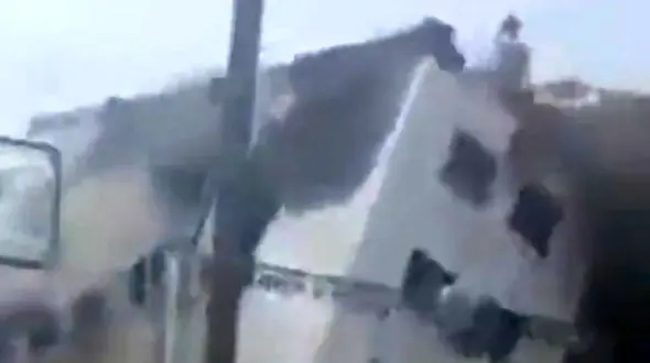 فروریختن ساختمان با رانش هولناک زمین + فیلم