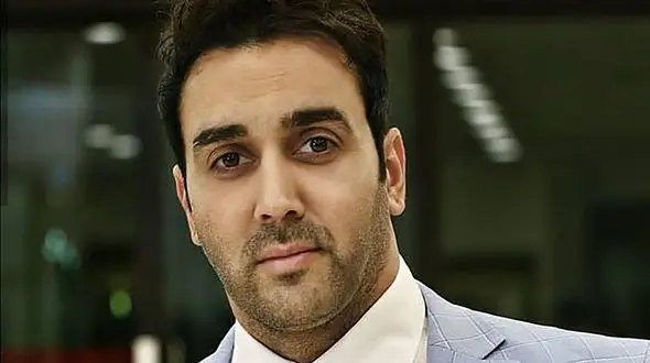 ماجرای ازدواج و آشنایی پوریا پورسرخ و همسرش / خانومم منو تو هوا قاپید!