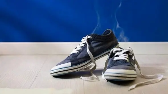 این راهکار در مبارزه با بوی بد کفش معجزه می کند