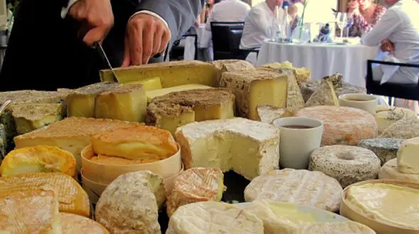 نگاهی به آداب و رسوم پنیرخوری در فرانسه