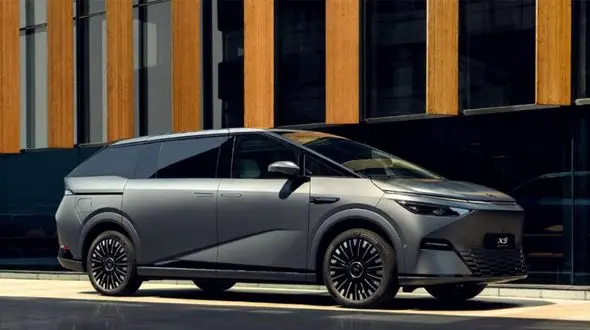 طراحی آینده‌نگرانه و برد طولانی؛ مینی‌ون برقی اکس‌پنگ X9 راهی بازارهای جهانی شد