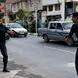 فیلم لحظه شلیک پلیس به پاهای زورگیر قداره کش در گرگان / با وجود اصابت گلوله باز گنده لاتی می کرد مردم آستین بالا زدند