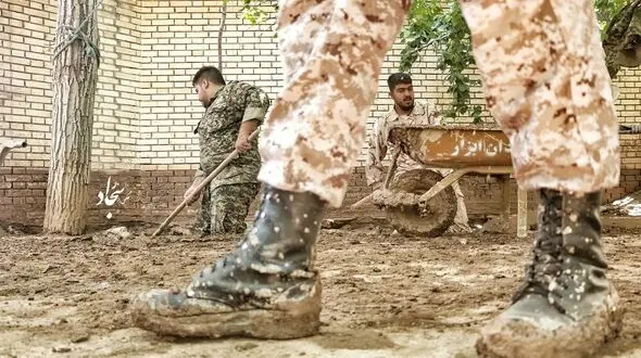 گزارش تصویری/ امدادرسانی به سیل‌زدگان زردین یزد / جهادگران سنگ تمام گذاشتند