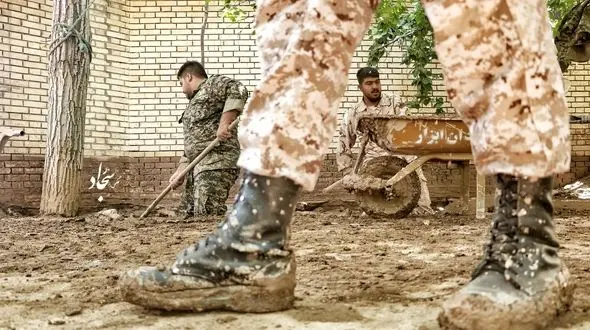 گزارش تصویری/ امدادرسانی به سیل‌زدگان زردین یزد / جهادگران سنگ تمام گذاشتند