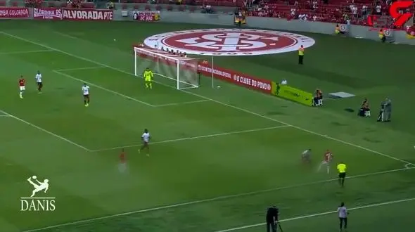 مهارت های تحقیر آمیز دنیای فوتبال + فیلم