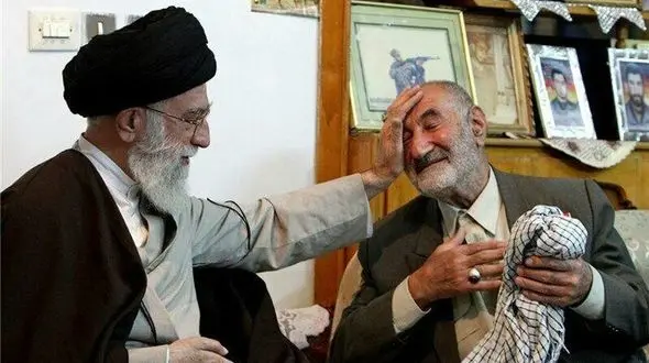 حاج ذبیح الله رضوان مدنی پدر 3 شهید کرمانشاهی درگذشت + عکس حضور رهبر در منزل آن مرحوم