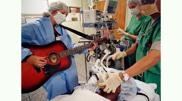 تاثیر چشمگیر موسیقی روی بیماران اتاق عمل