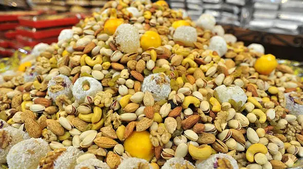 کرونا ، خشکسالی و مالیات به آجیل فروشان صدمه زد / بادام هندی آلوده است !  