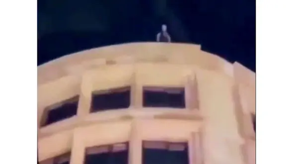 خودکشی پسرجوان در برابر چشمان صدها اردبیلی + فیلمی که در اردبیل دست به دست شد