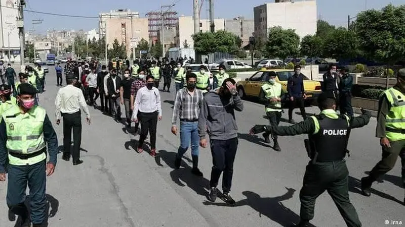  گرداندن متهمان حوادث چهارشنبه‌سوری در خیابان در مشهد 