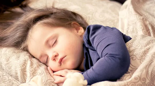 آیا فرزندان باید در اتاق خواب والدین بخوابند؟