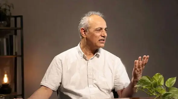  زیدآبادی: مرحوم رئیسی چه حقی بیش از هاشمی، خاتمی و روحانی دارد؟