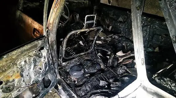 آتش سوزی خودروهای سواری در پارکینگ ساختمان مسکونی حادثه آفرید 