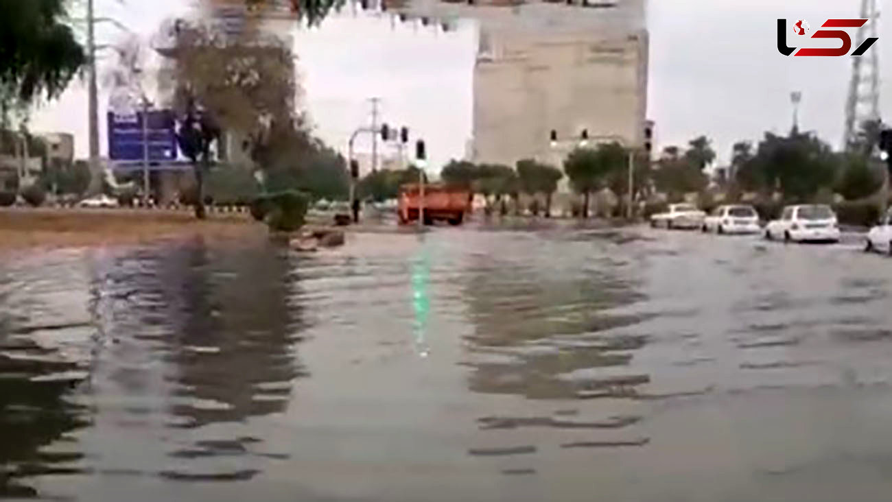  میدان جمهوری اهواز بعد از بارش چند دقیقه‌ای باران + فیلم