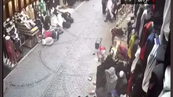 فیلم درگیری مسلحانه در بازار  استانبول / یک هنرپیشه تئاتر کشته و 6 تن مجروح شدند