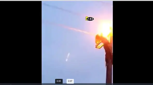 فیلم وحشتناک از لحظه برق گرفتگی پسر نوجوان روی تیر برق