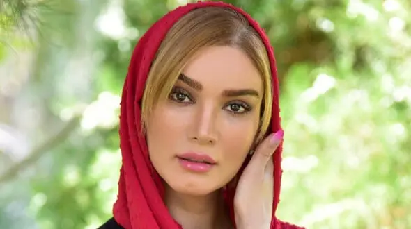 لباس سلطنتی متین ستوه در این پشت بام خرابه!