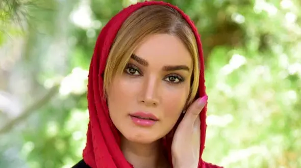 لباس سلطنتی متین ستوه در این پشت بام خرابه!