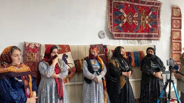 برگزاری اولین جشنواره ورنی در روستای نجف تراکمه؛ تجلی هنر زنان آذربایجان