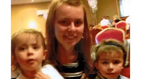  ماجرای  بازی دو کودک با مادر مرده شان زیر دوش آب + عکس