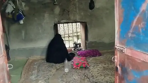 چرخ معیشت زن سرپرست خانوارِ ساکن روستای مرزی کشور از کار افتاد/ مادر 7 فرزند است و نیازمند کمک خیران + فیلم