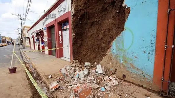 ببینید / تصاویری وحشتناک از لحظه زلزله ۷/۲ دهم ریشتری در مکزیک + فیلم